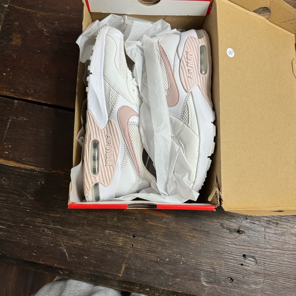Nike Women's White and Light Pink Sneakers - Picture 9 of 9